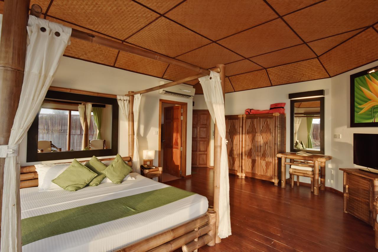 Safari Island Hotel Mushimasgali Exterior photo