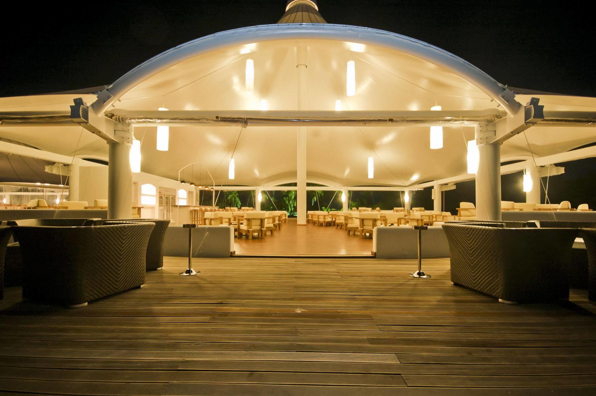 Safari Island Hotel Mushimasgali Exterior photo