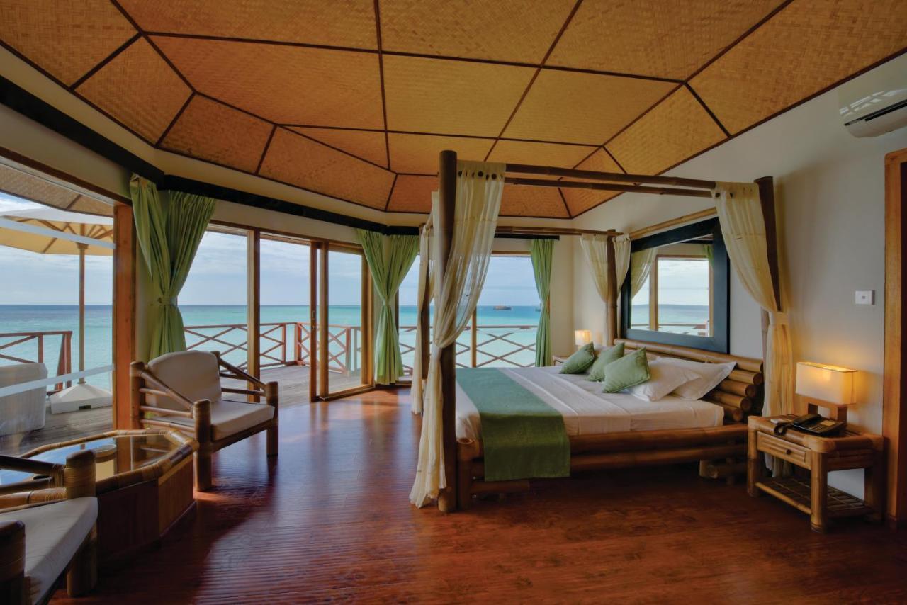 Safari Island Hotel Mushimasgali Exterior photo